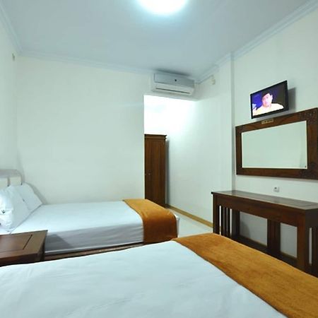 Hotel Bukit Uhud Γιογκιακάρτα Εξωτερικό φωτογραφία